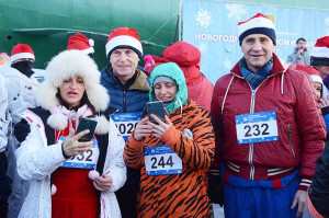 приняли участи е в костюмированном забеге