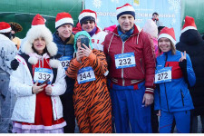 приняли участи е в костюмированном забеге