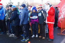 приняли участи е в костюмированном забеге