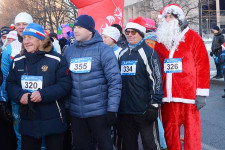 приняли участи е в костюмированном забеге