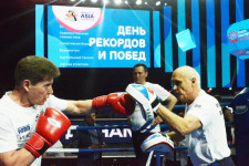 Боксеры помогают установить рекорд России