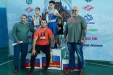 Хозяева побеждают и числом, и умением!