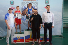Хозяева побеждают и числом, и умением!