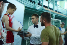 Хозяева побеждают и числом, и умением!
