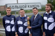 Факелоносцы из федерации бокса Приморского края